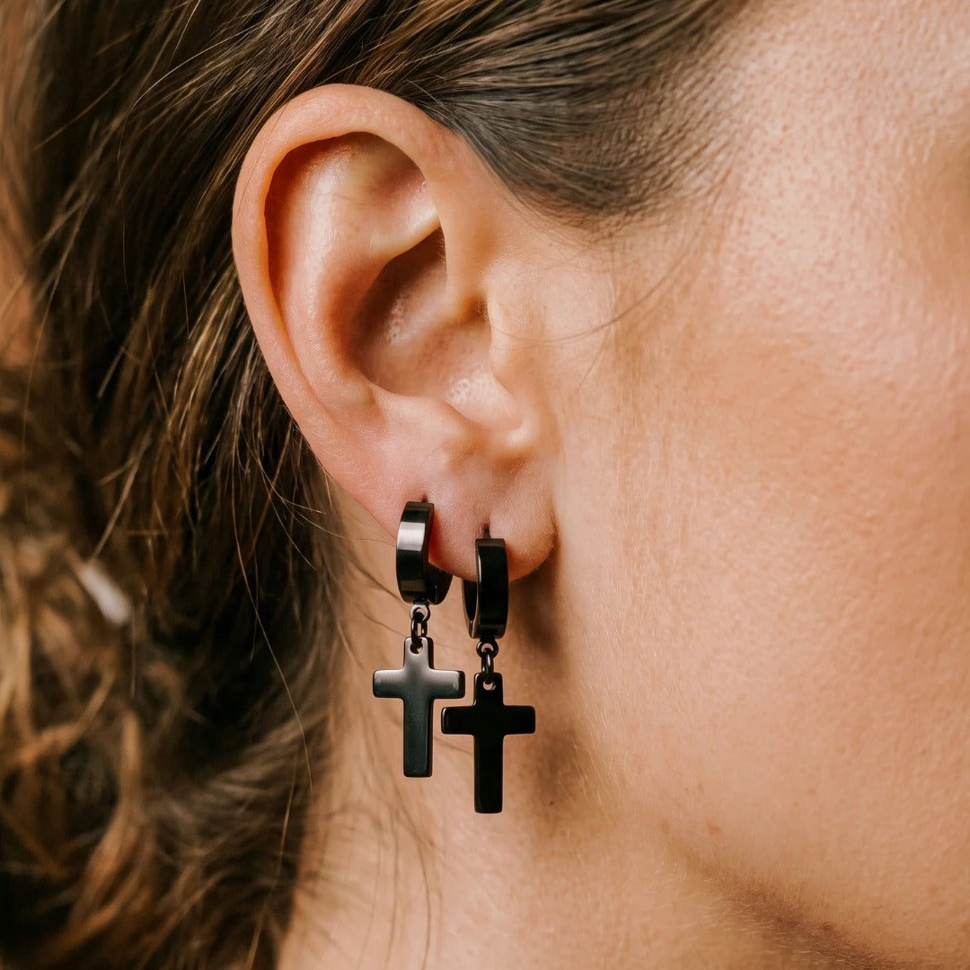 PENDIENTES CROSS HANGER. - NEGRO