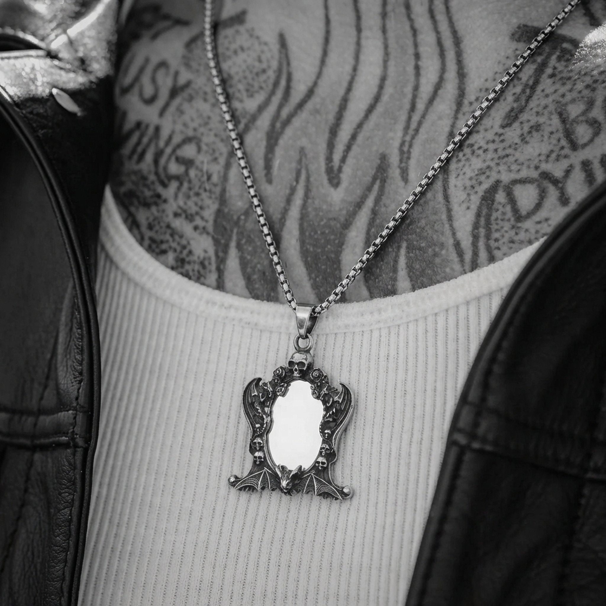 MIRROR OF SOULS.