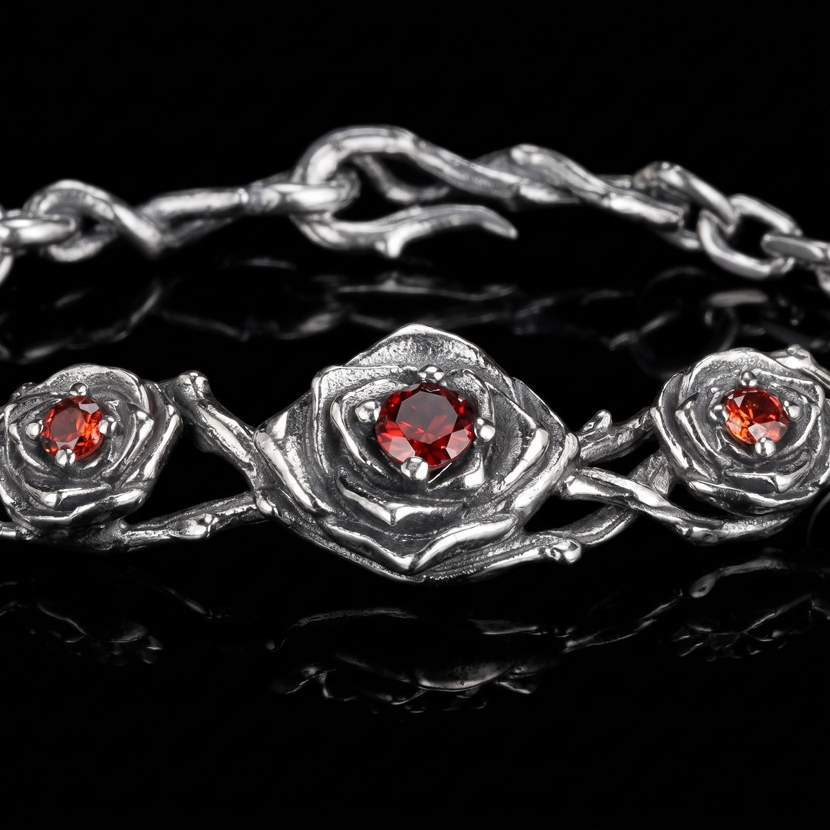 Macro close-up of the Red Roses bracelet in 925 sterling silver, Outlaws Amsterdam