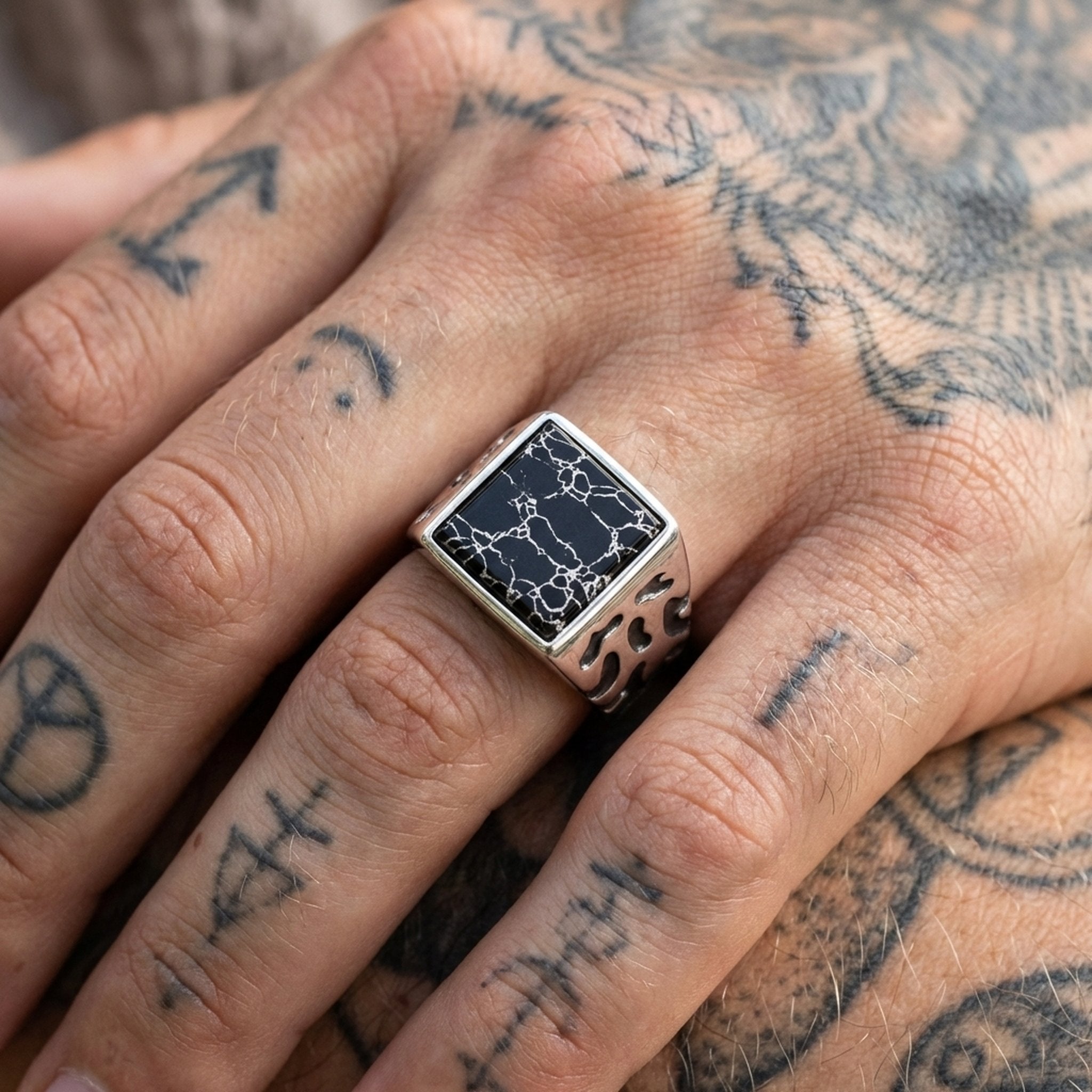 SCRATCHED. - 925 STERLING SILVER