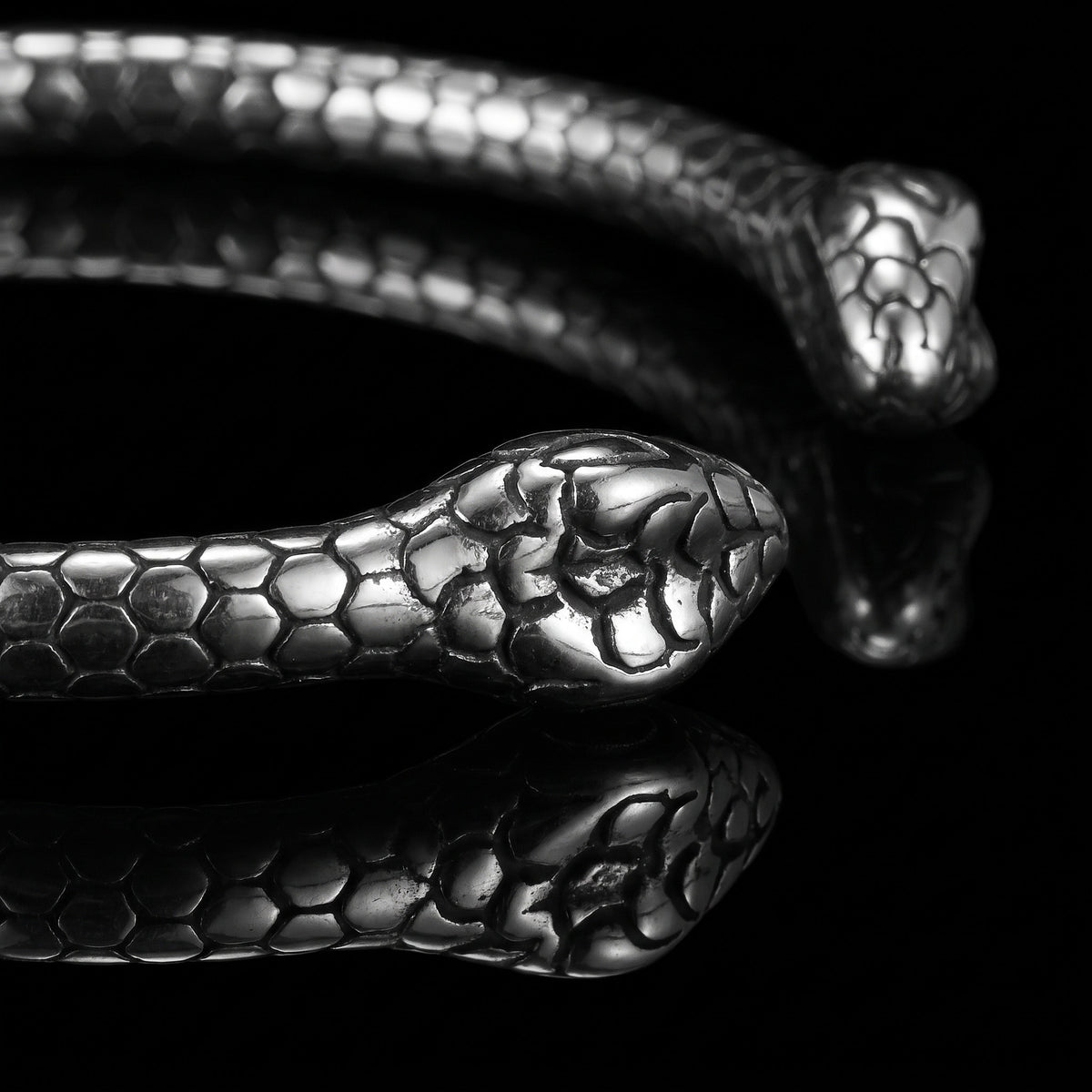 Macro close-up of the Serpent Pact bracelet in 316L stainless steel, Outlaws Amsterdam
