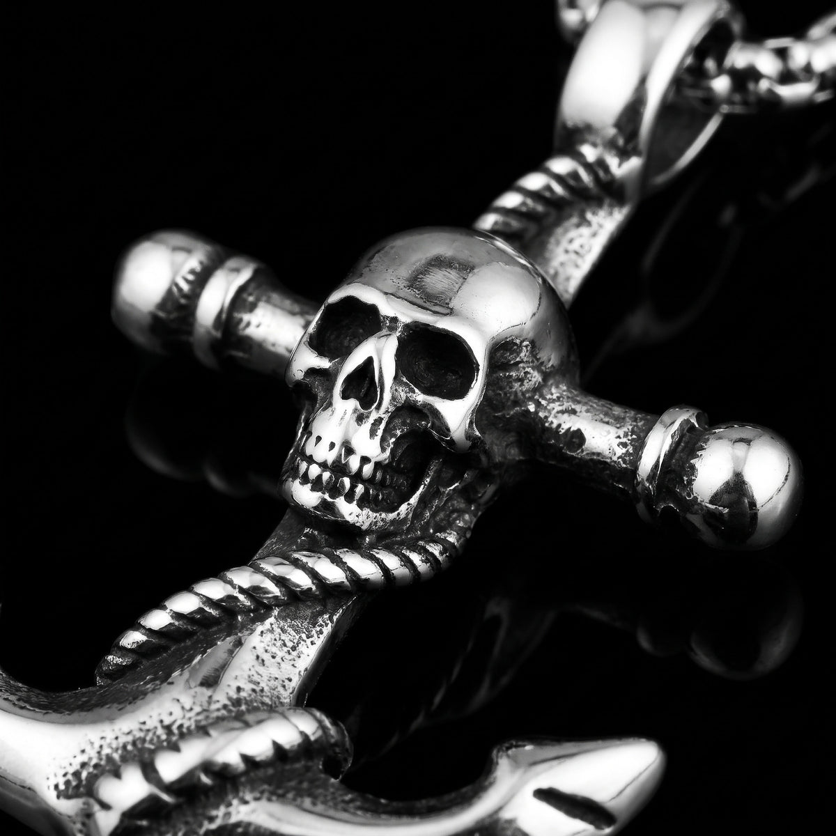 Macro close-up of the Skulled Anchor pendant in 316L stainless steel, Outlaws Amsterdam