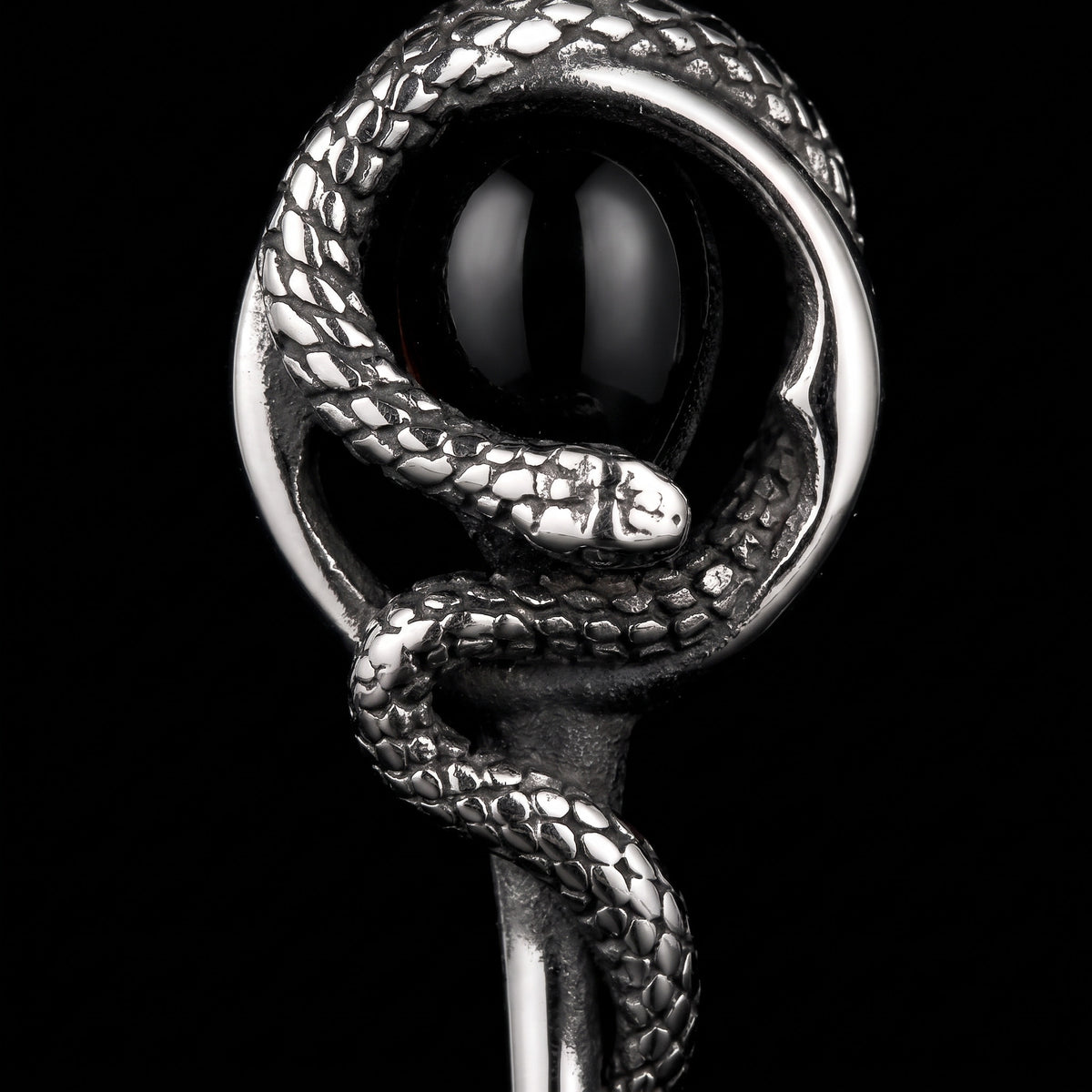 Macro close-up of the Snake Key pendant in 316L stainless steel, Outlaws Amsterdam