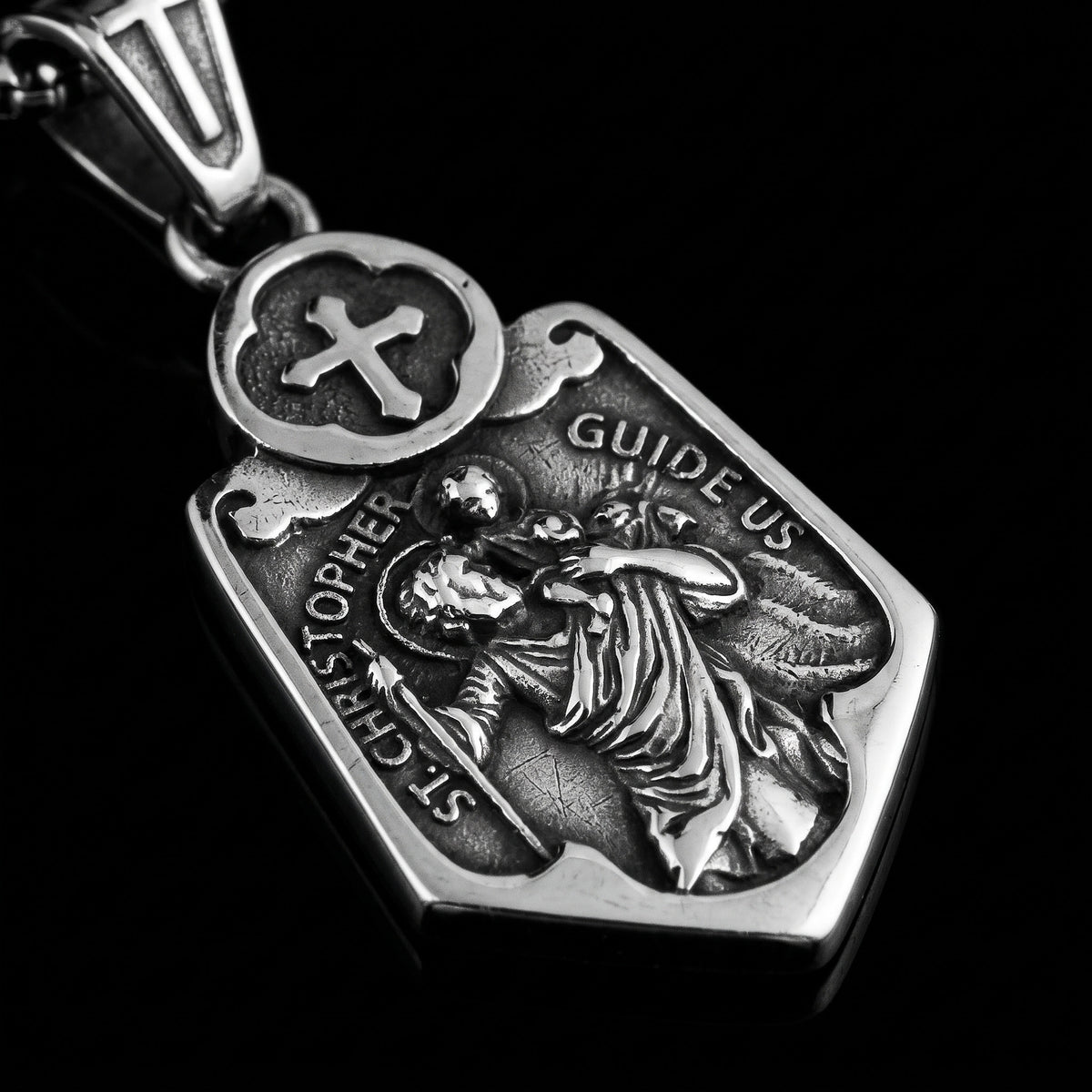 Macro close-up of the The Guide pendant in 316L stainless steel, Outlaws Amsterdam
