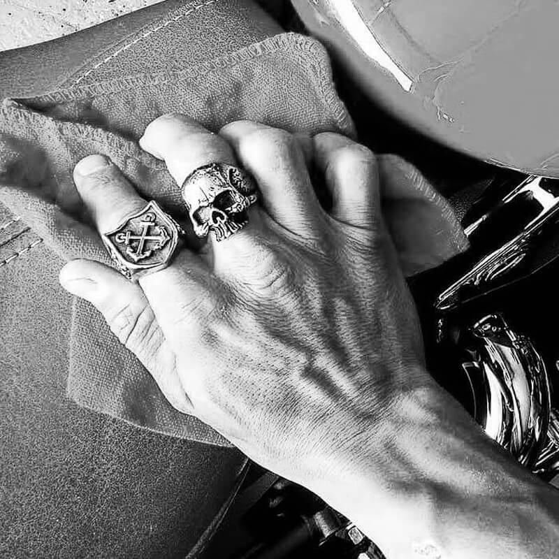 ANCIENT SKULL. - Outlaws Amsterdam