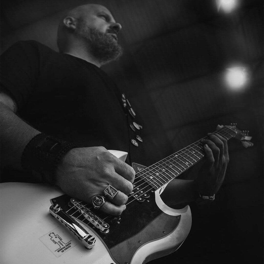 LIGHTNING. - Outlaws Amsterdam