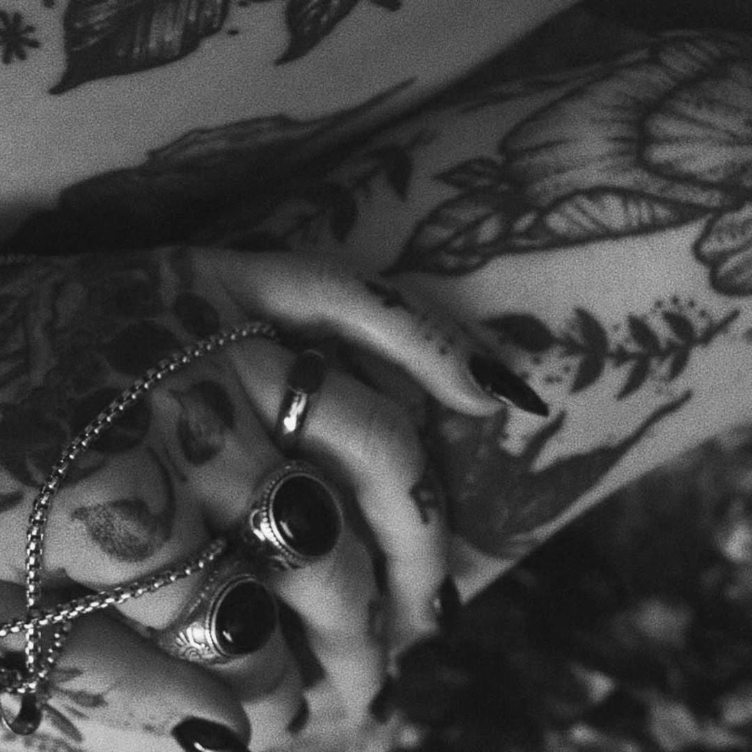 BLACK EYES.