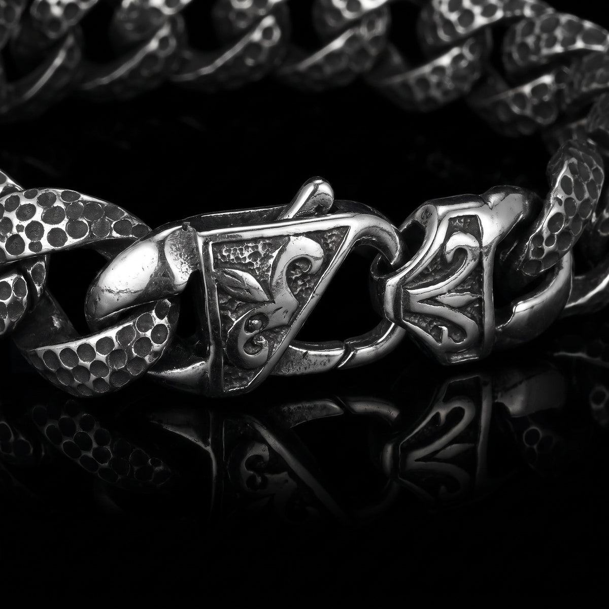 Macro close-up of the Battle Steel bracelet in 316L stainless steel, Outlaws Amsterdam