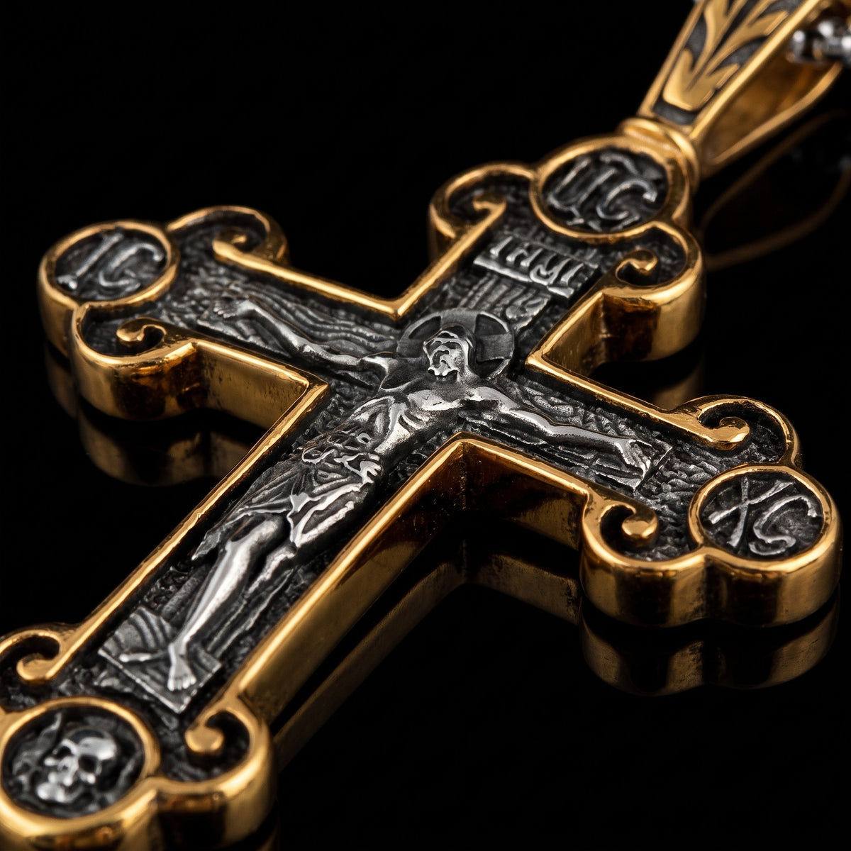 Macro close-up of the Holy Cross Gold pendant in 316L stainless steel, Outlaws Amsterdam