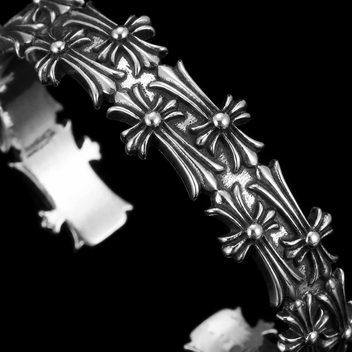 Macro close-up of the Holy Steel bracelet in 316L stainless steel, Outlaws Amsterdam