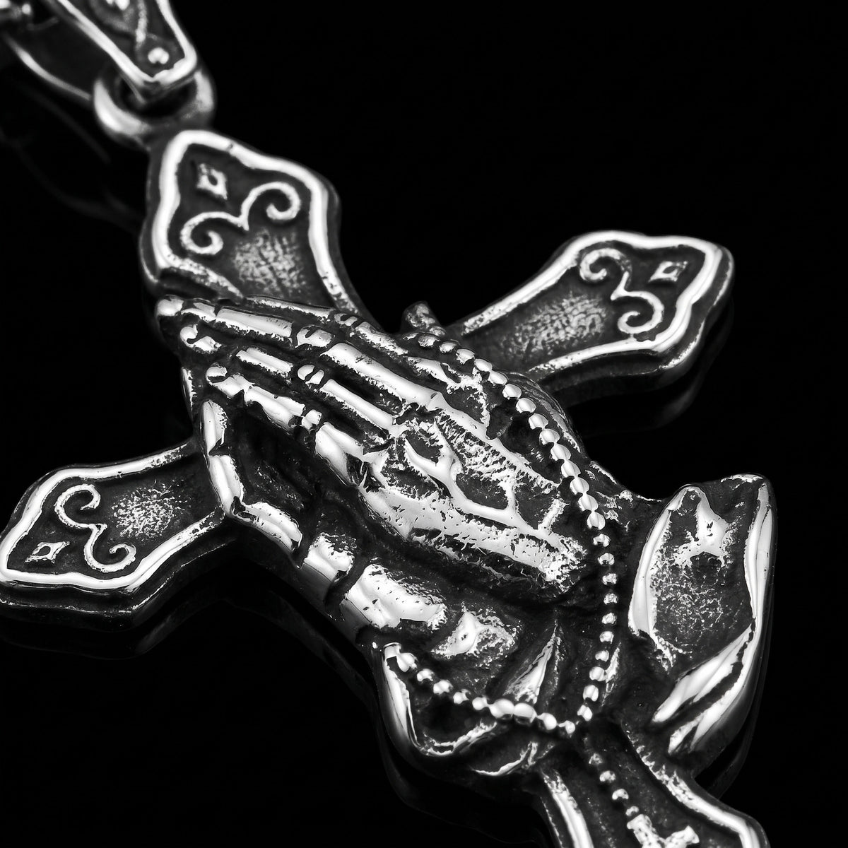 Macro close-up of the Prayer Cross pendant in 316L stainless steel, Outlaws Amsterdam