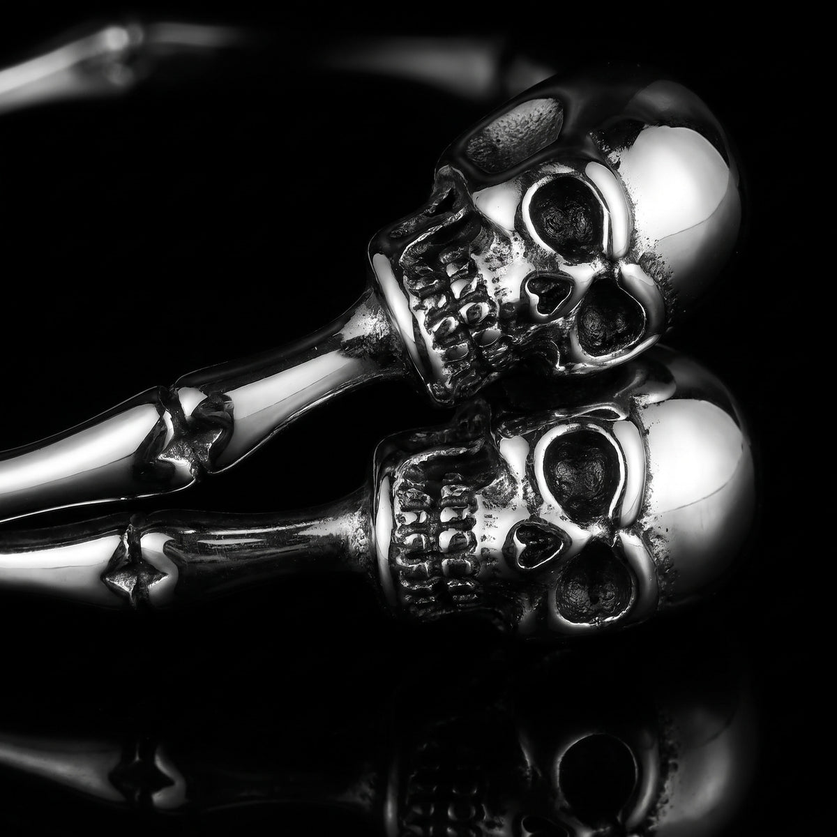 Macro close-up of the Skulled bracelet in 316L stainless steel, Outlaws Amsterdam