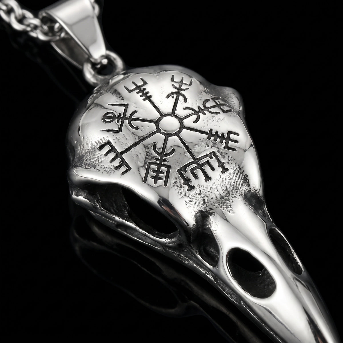Macro close-up of the The Eagle Skull pendant in 316L stainless steel, Outlaws Amsterdam