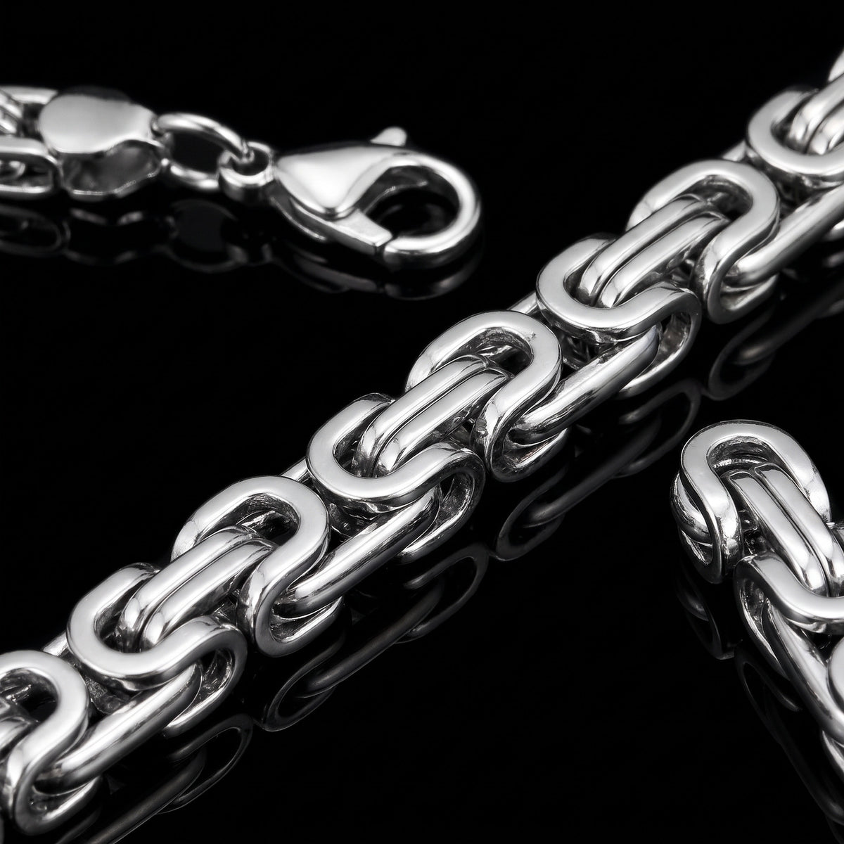 Macro close-up of the The Kings bracelet in 316L stainless steel, Outlaws Amsterdam