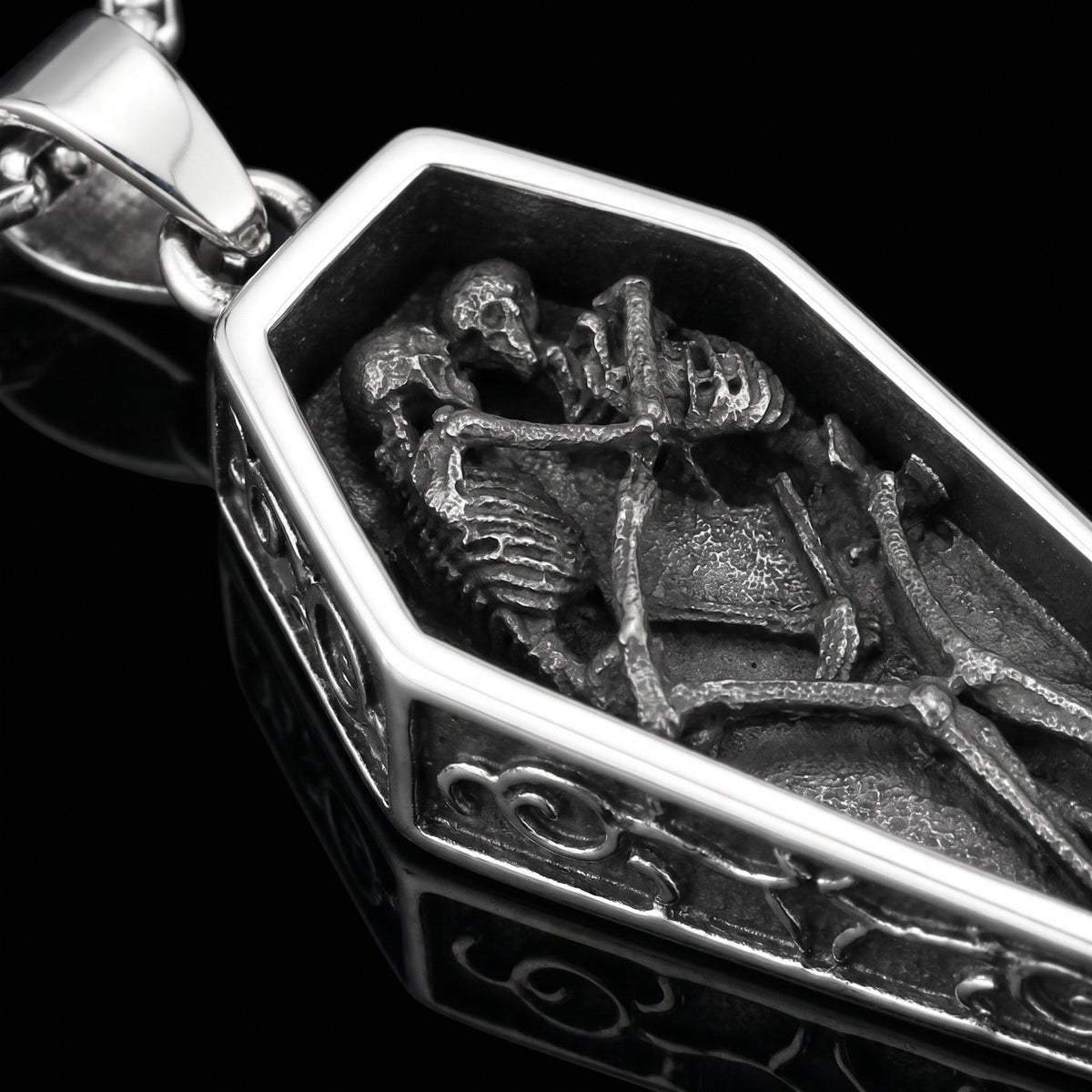 Macro close-up of the Together Forever pendant in 316L stainless steel, Outlaws Amsterdam