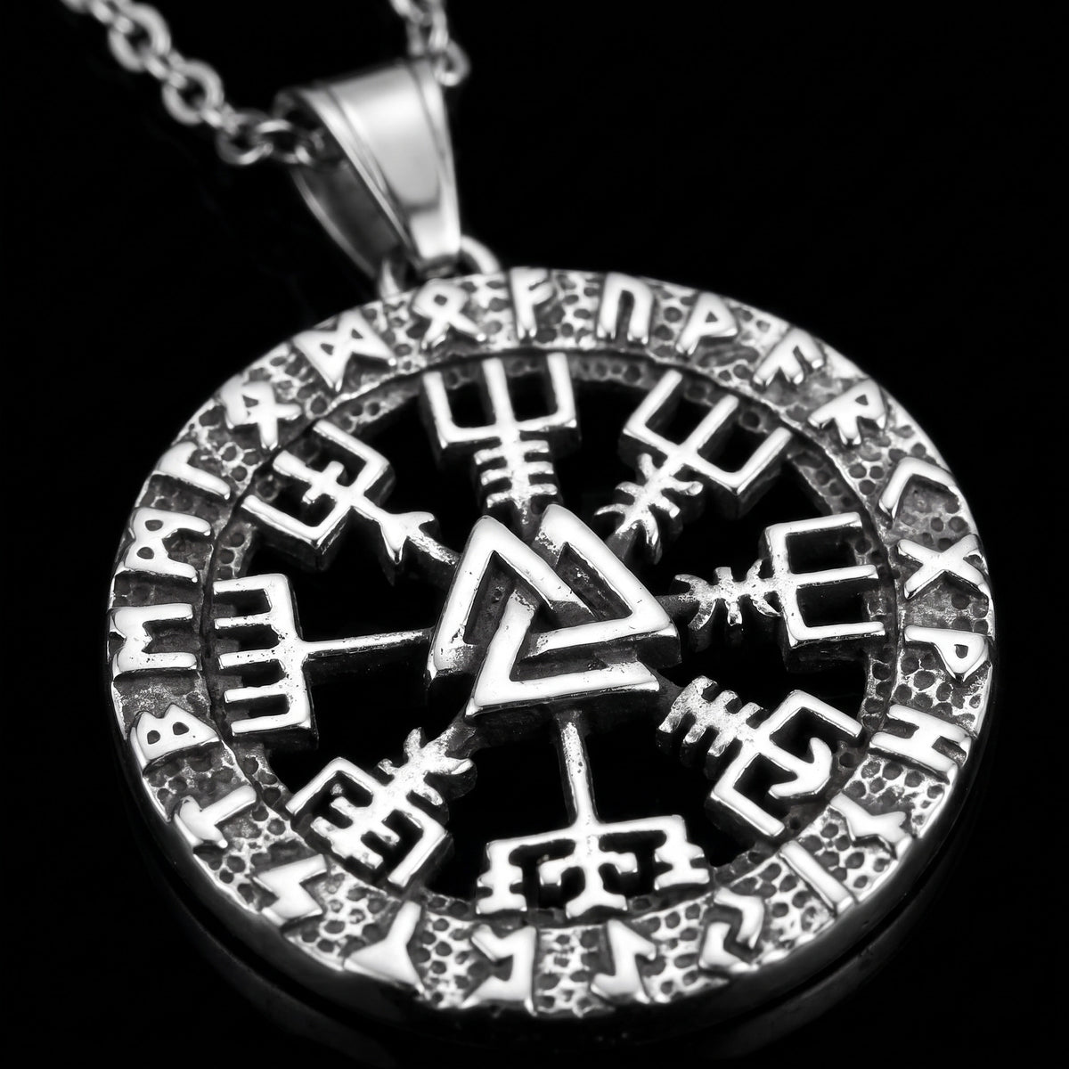 Macro close-up of the Viking Compass pendant in 316L stainless steel, Outlaws Amsterdam