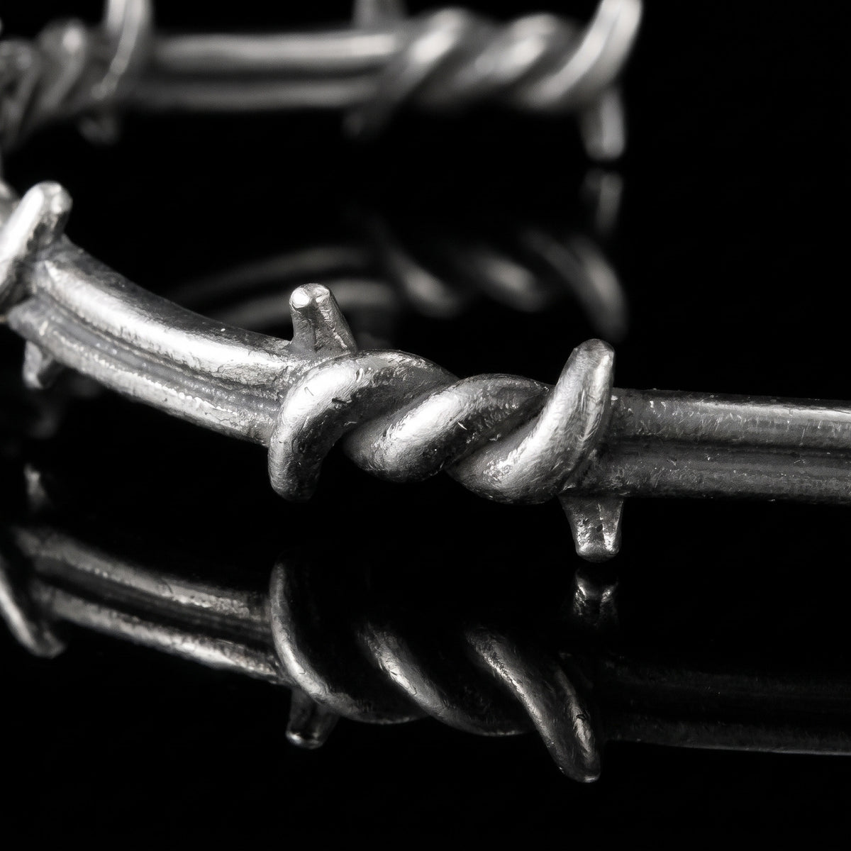 Macro close-up of the Wired bracelet in 316L stainless steel, Outlaws Amsterdam