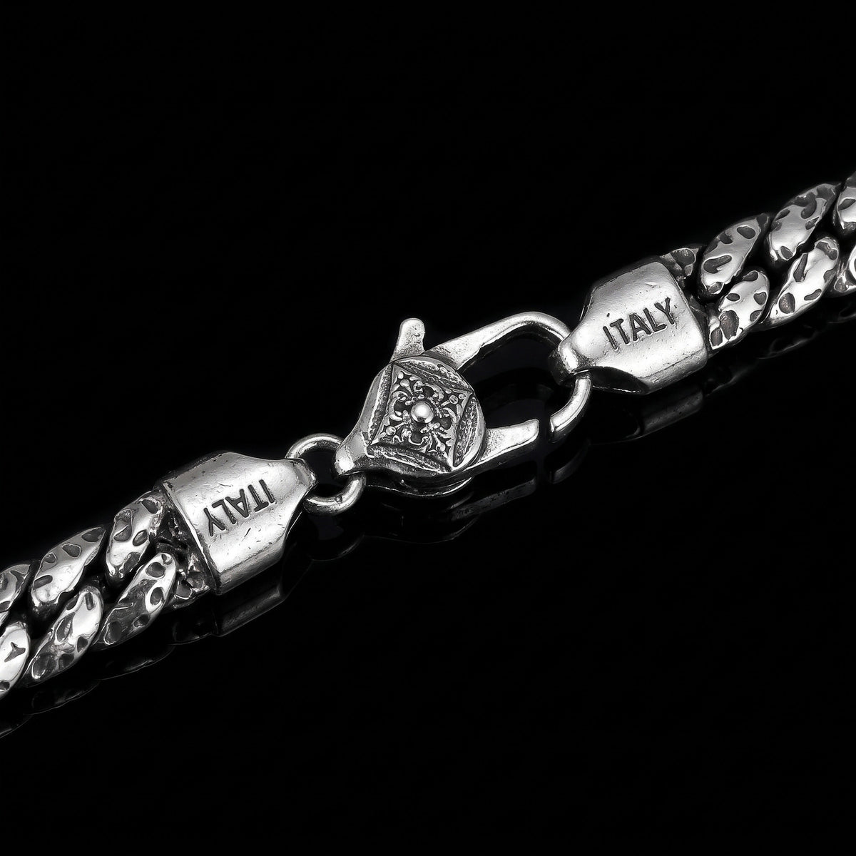 Macro close-up of the Woven Legacy bracelet in 925 sterling silver, Outlaws Amsterdam