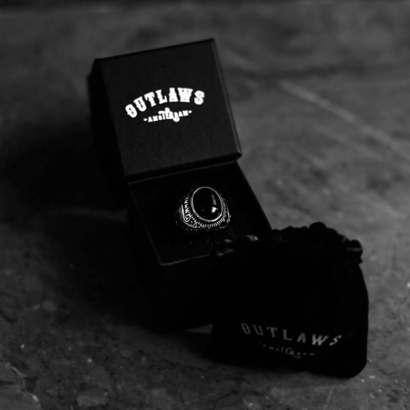 BLACK EYES. - Outlaws Amsterdam