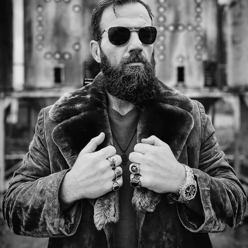 HUGGED. - Outlaws Amsterdam