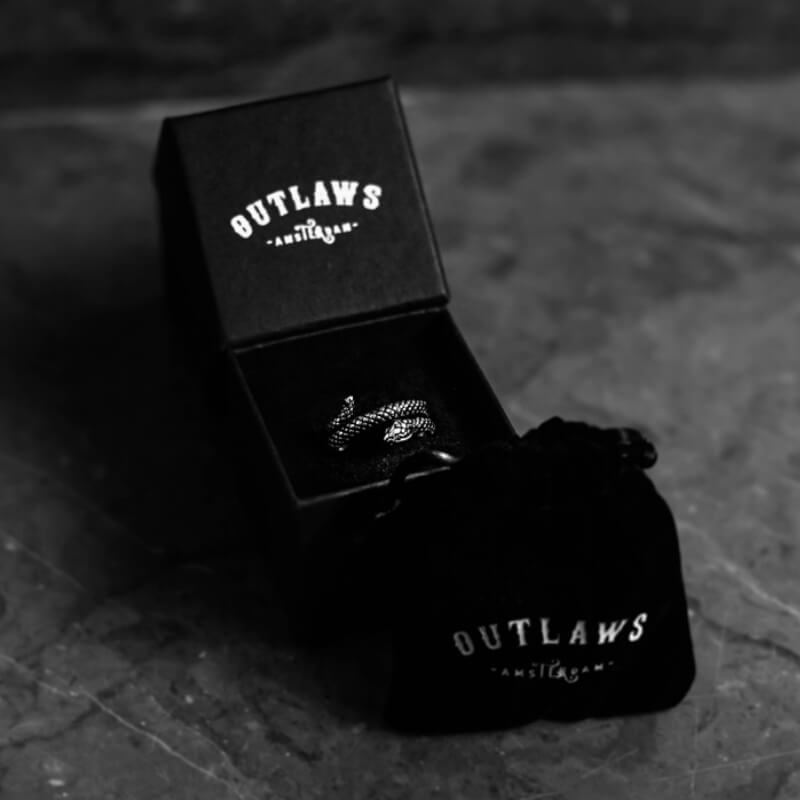 SNAKE. - Outlaws Amsterdam