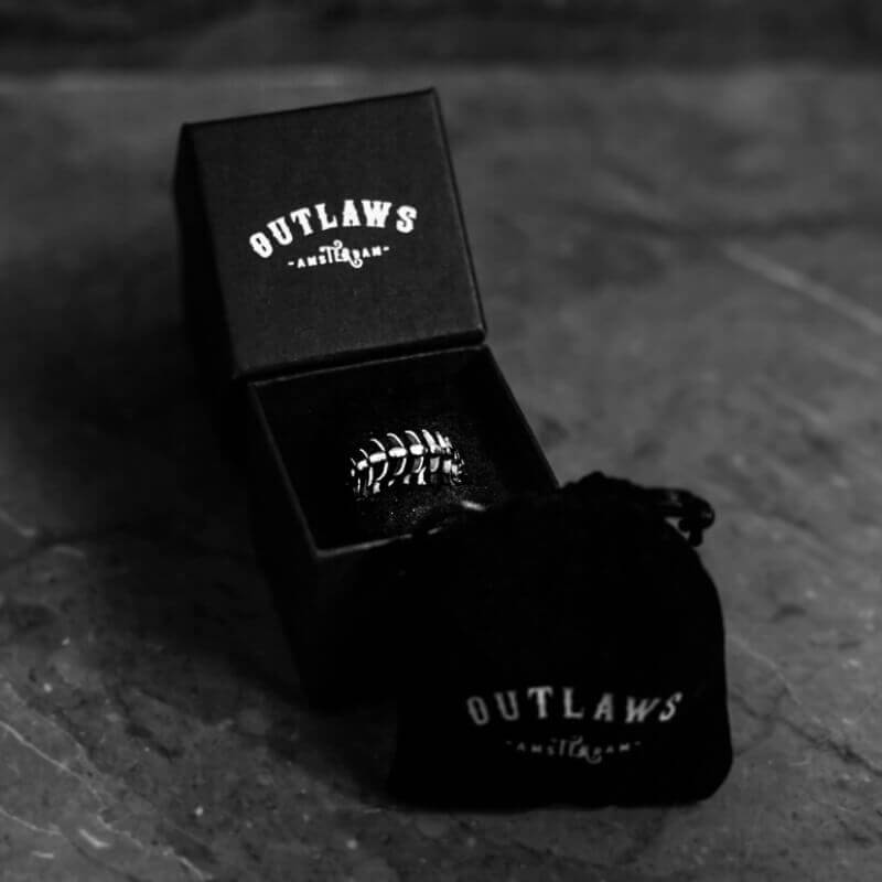 STEEL SPINE. - Outlaws Amsterdam